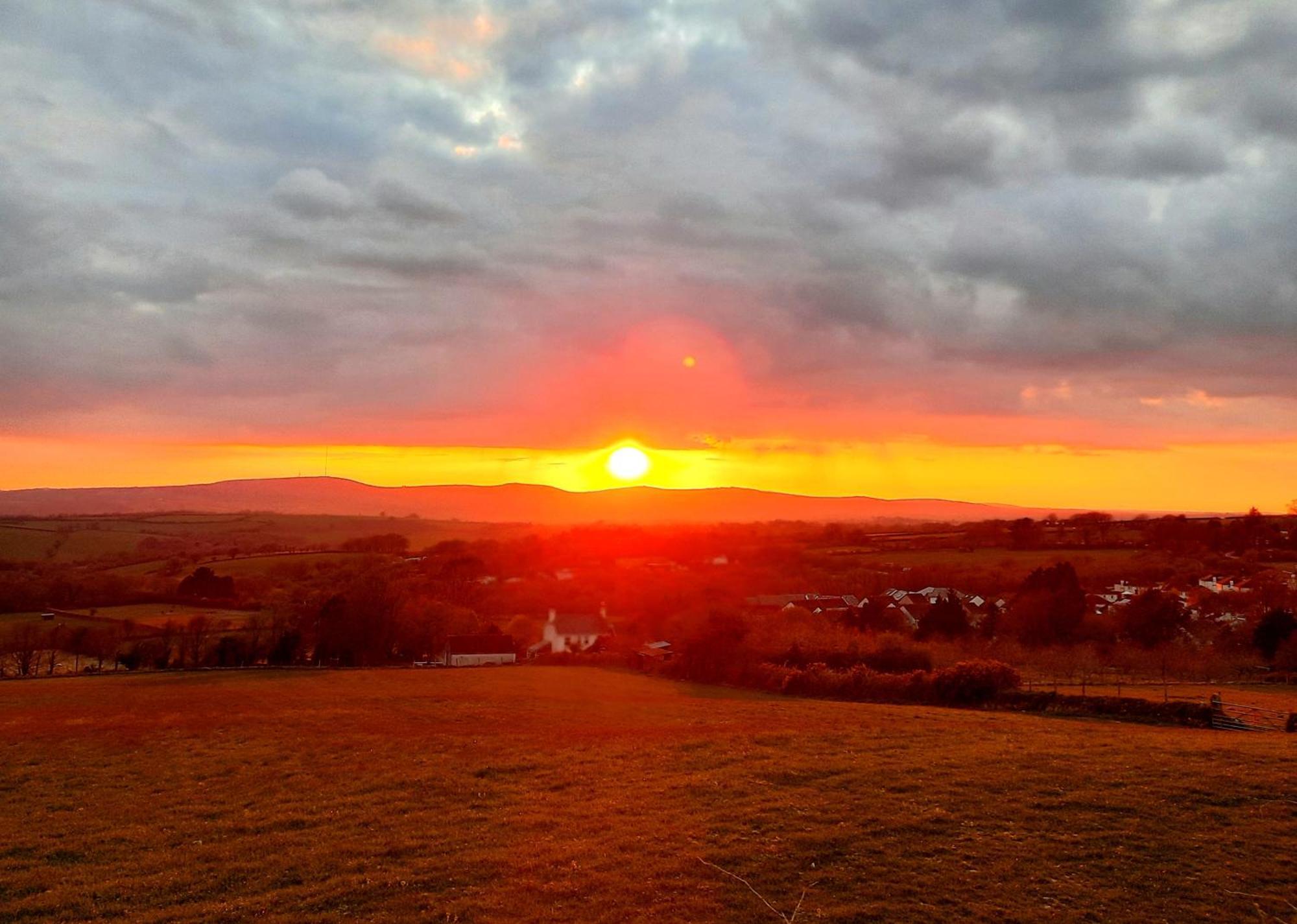 Summit Camping Kit Hill Cornwall Panoramic Views Grass Pitch From 15Pn Or Bella Bell Tent 75Pn Callington Екстер'єр фото